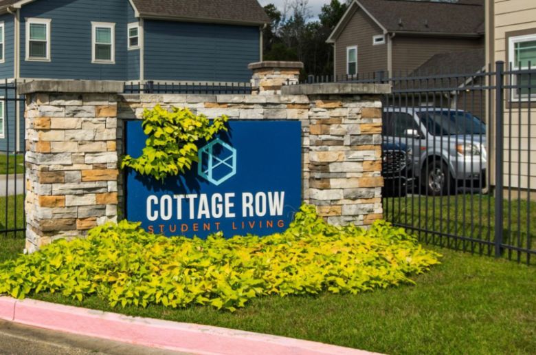 Pros and cons of living off campus versus on campus for students in Statesboro, GA